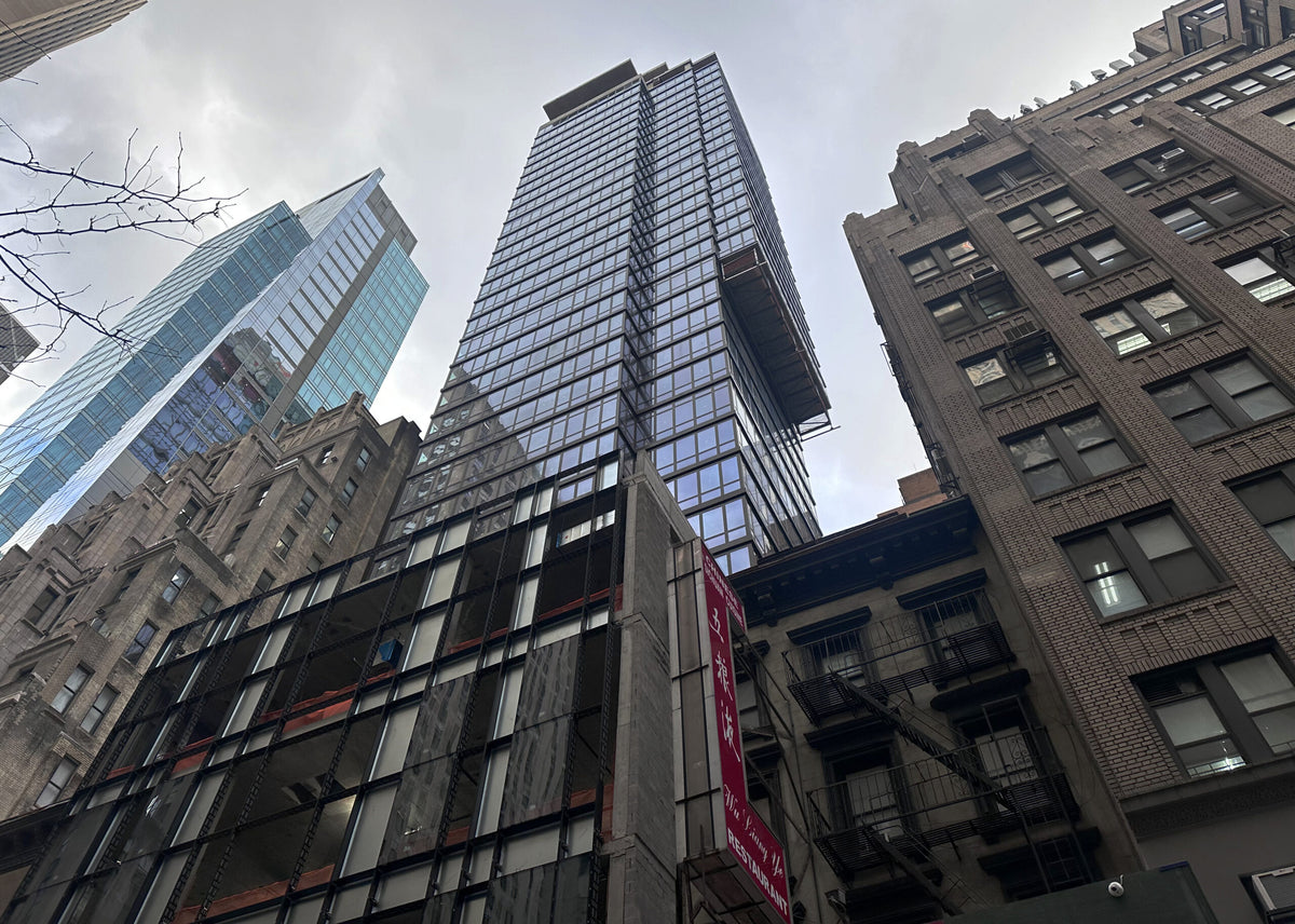 ROCK CENTER HOTEL 32 W 48TH ST